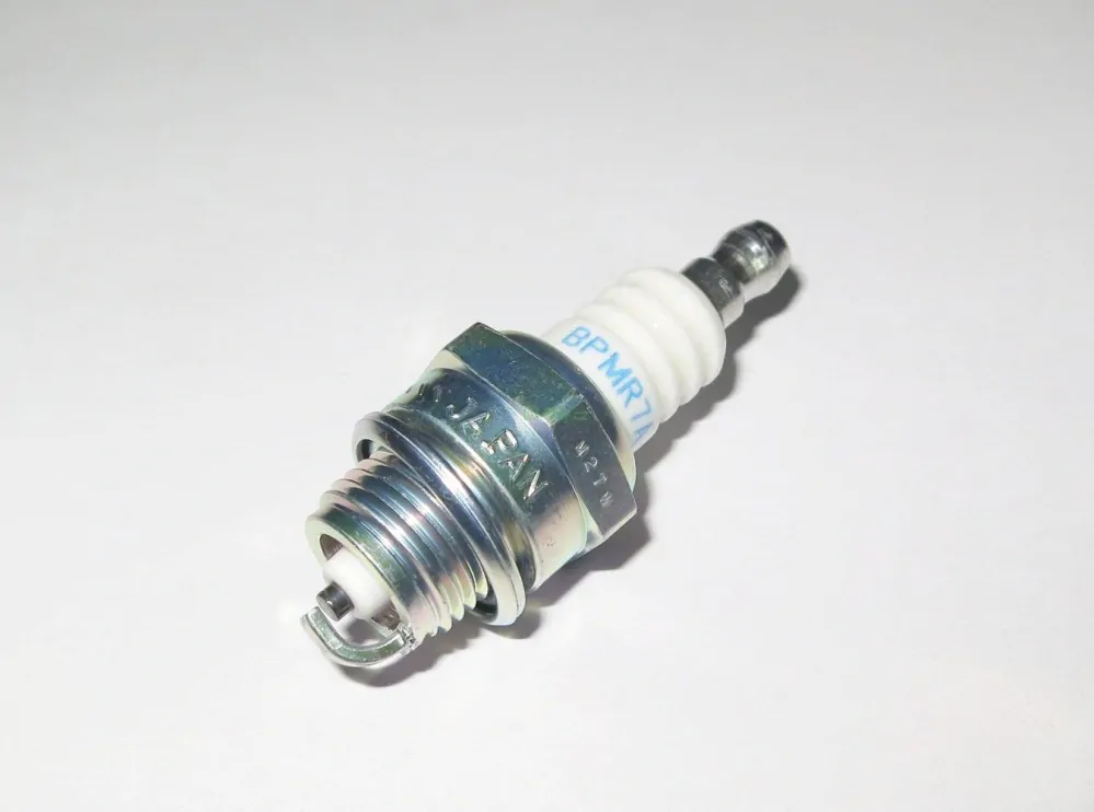 Zapalovací svíčka do křovinořezu, motorové pily - BPMR7A