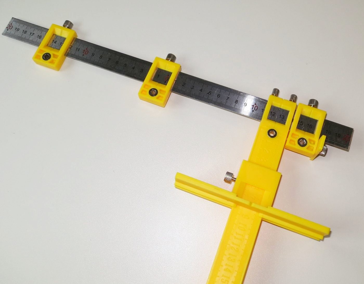 Nastavitelná šablona na vrtání