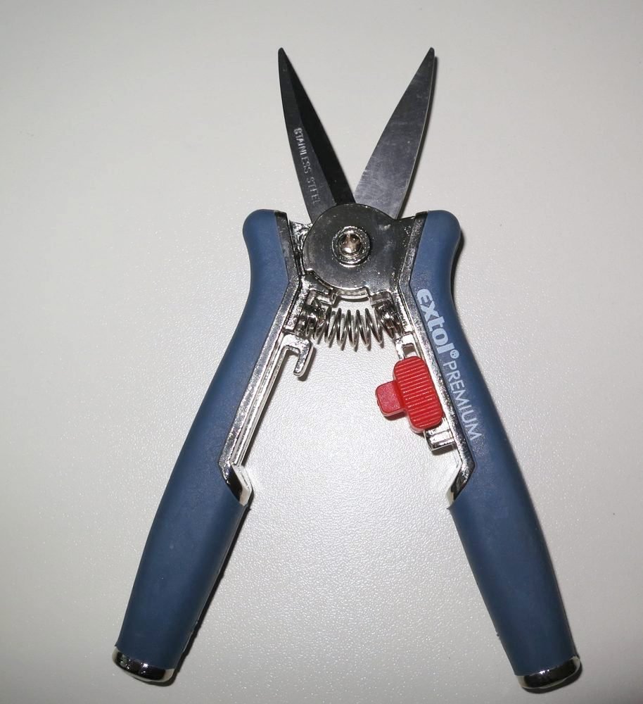 Nůžky na bonsaje a růže