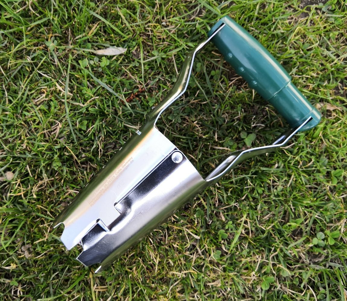 Sazeč cibulovin, pomůcka na sázení 45040