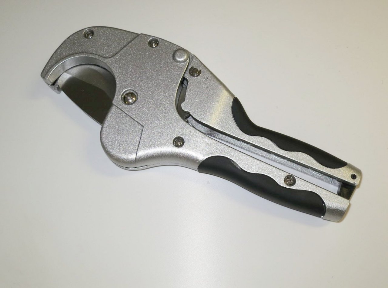 Nůžky na plastové trubky YT-2228