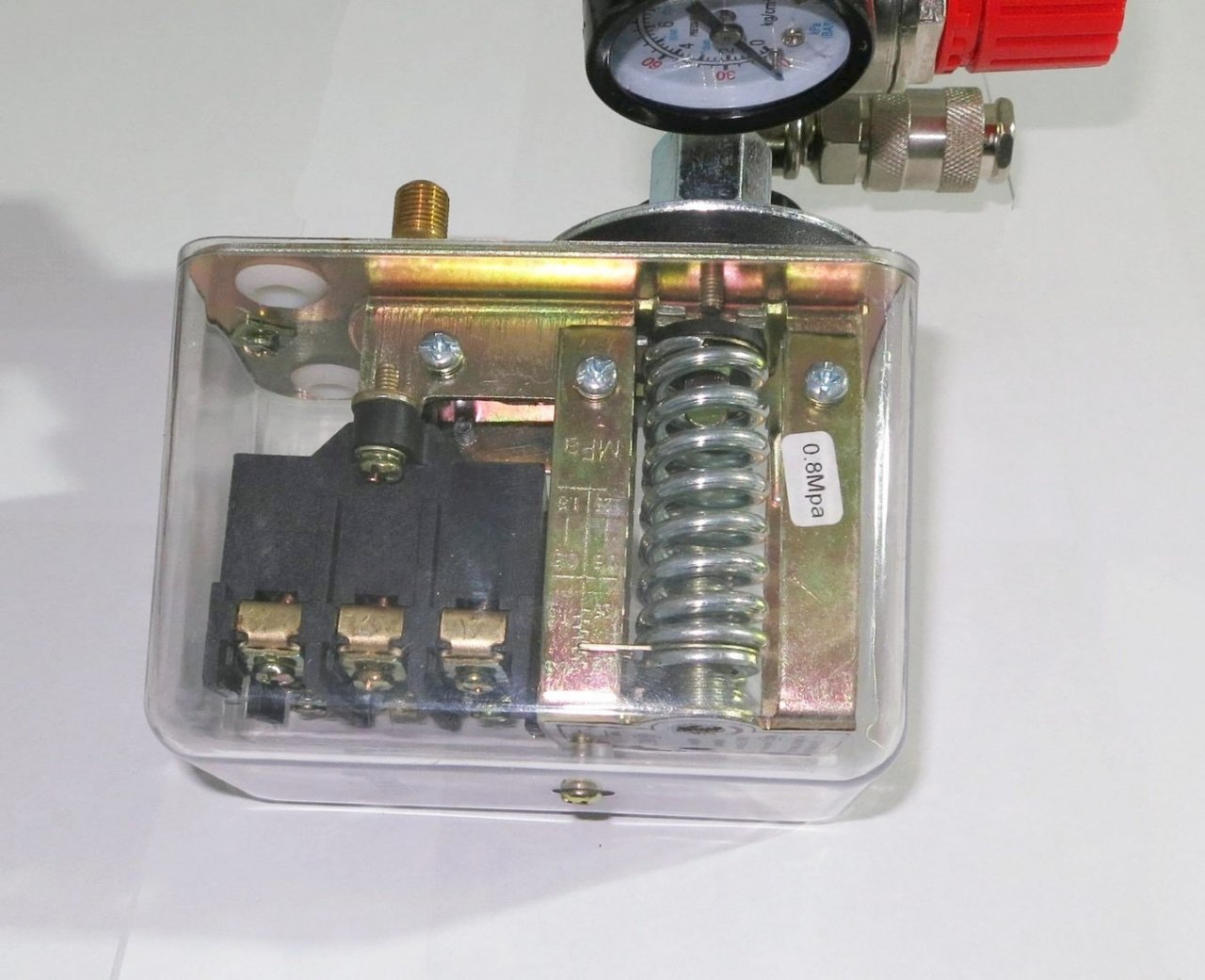 Tlakový spínač ke kompresoru 400V M8068695