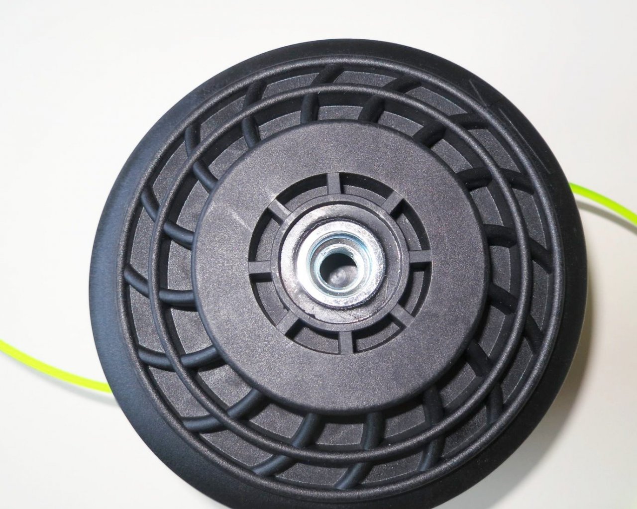 Strunová hlava na křovinořez M10x1,25 Tap&Go