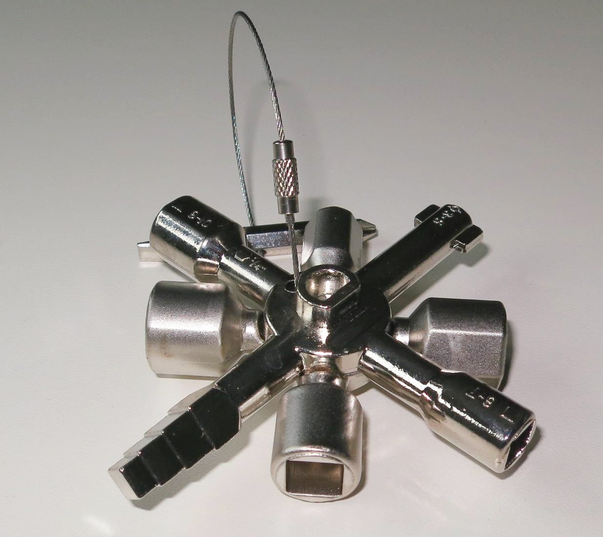 Univerzální klíč na rozvodné skříně