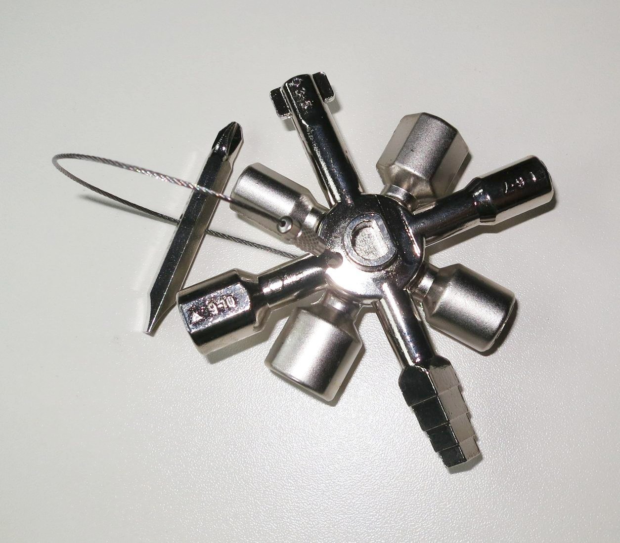 Univerzální klíč na rozvodné skříně